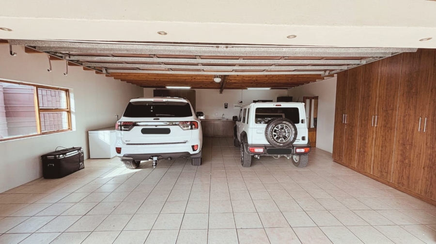 4 Bedroom Property for Sale in Grootbrakhoogte Western Cape